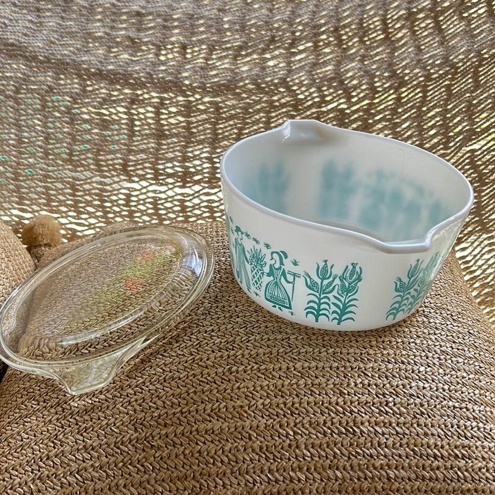 Vintage Pyrex Turquoise Amish Butterprint 1 Quart Ovenware Mixing Bowl with Lid - Picture 4 of 16